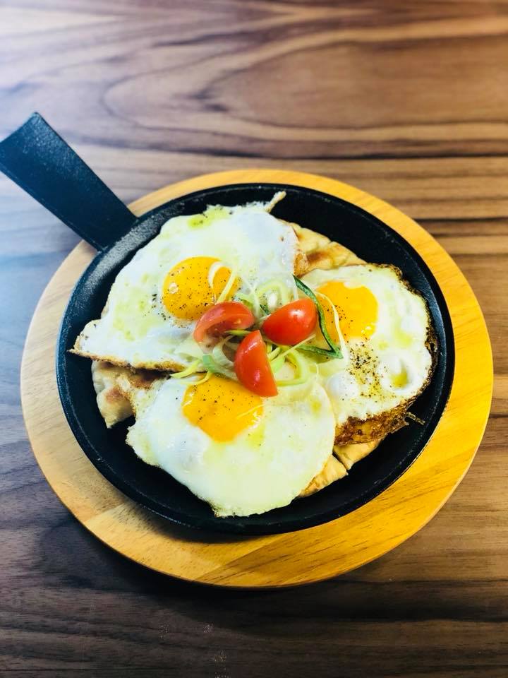 Törtchen und Patisserie im Café NEON